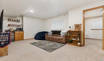 708 S 6th Ave, Brandon, SD 57005
