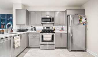 907 S ROLFE St 1A, Arlington, VA 22204