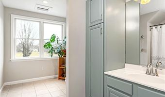 11 Pequot Ln, Hopkinton, RI 02804