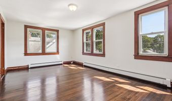 91 Grove St, Clinton, CT 06413