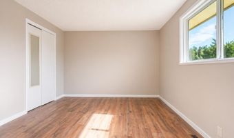 656 E Thornton Lake Dr NW, Albany, OR 97321