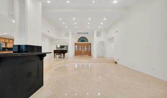 4446 Hayvenhurst Ave, Encino, CA 91436