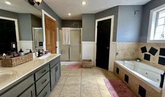 416 Brittany Ct, Aurora, MO 65605
