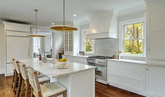 53 Jennys Ln, Barrington, RI 02806
