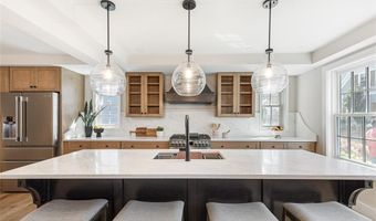 22 Castle St 3, East Greenwich, RI 02818