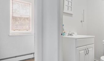 4 Chase Hill Rd, Hopkinton, RI 02804