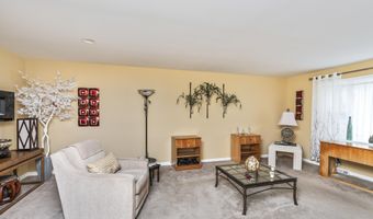 232 Point Of Woods Dr, Albany, NY 12203