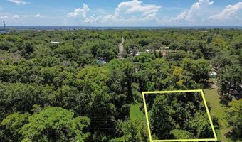 254 8th St, Apalachicola, FL 32320