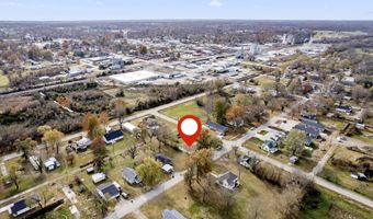 304 E Cofield St, Aurora, MO 65605
