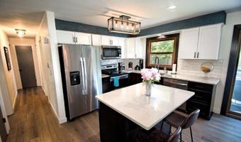 2217 N GILLETT St, Appleton, WI 54914
