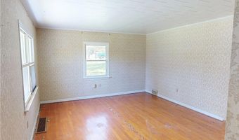 140 Evergreen Dr, Aliquippa, PA 15001