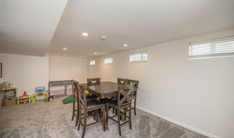 704 Woodrun Dr, Ballwin, MO 63021