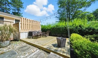 30 Lakeshore Dr, Alloway, NJ 07422