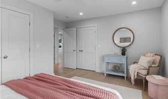 24 Perry Ave, Middletown, RI 02842