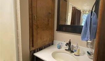 124 Russet Dr, Ardmore, OK 73401