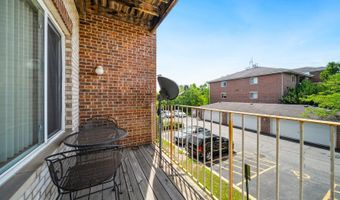 941 N Swift Rd 201, Addison, IL 60101