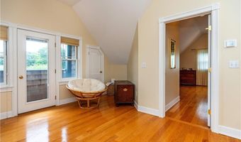 7 Gibson Ave, Narragansett, RI 02882