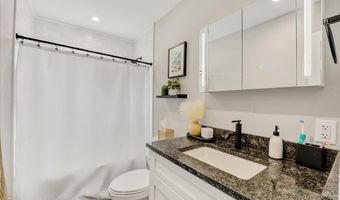 537 Roxbury Rd, Belford, NJ 07718