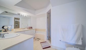19900 E Country Club Dr 308, Aventura, FL 33180