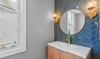 20 Summer St, Newport, RI 02840