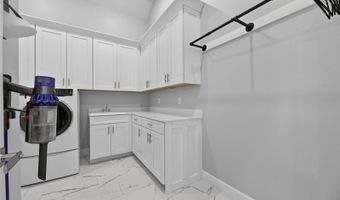 825 MANNS HARBOR Dr, Apollo Beach, FL 33572