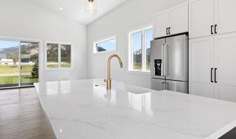 85 COLUMBINE St, Alpine, WY 83128
