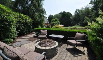 83 Rolling Hill Dr, Exeter, RI 02822