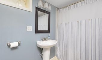 7 Jencks Rd, Cumberland, RI 02864