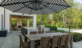 7101 LONGWOOD Dr, Bethesda, MD 20817