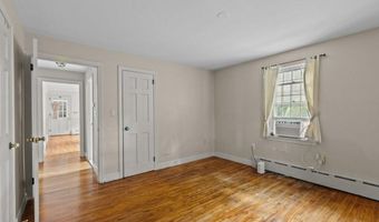 8 North Dr, Middletown, RI 02842