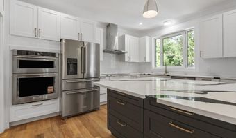 130 Zoar Ave, Attleboro, MA 02703