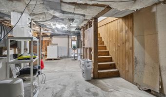 748 Riverside Dr, Augusta, ME 04330