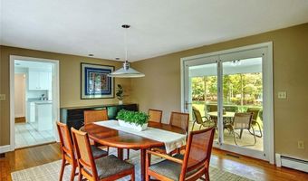11 Henry Dr, Barrington, RI 02806