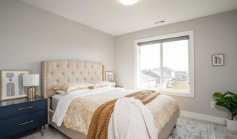 3217 Lakeview Dr SE, Altoona, IA 50009