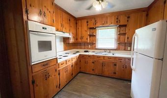 111 SE Rosewood Dr, Albany, GA 31705