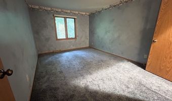 457 E Pioneer Trl, Aurora, OH 44202