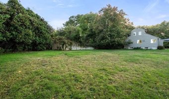 5 Fairway Dr, Acushnet, MA 02743