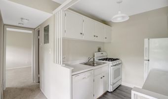 7717 DONNYBROOK Ct 103, Annandale, VA 22003