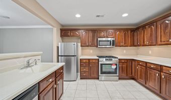 4 BOATWORKS Dr, Bayonne, NJ 07002