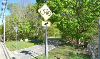 17 Mosher Dr, Barrington, RI 02806