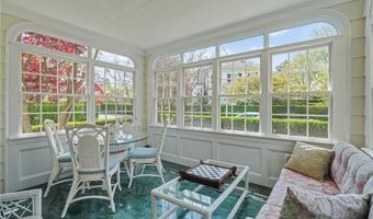 60 Ayrault St, Newport, RI 02840