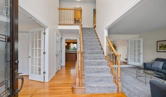 1713 Edgewood Dr, Algonquin, IL 60102