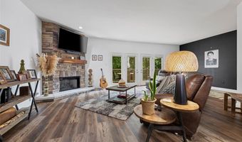 1710 Ridgeview Circle Dr, Ballwin, MO 63021