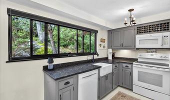 23 Harbour Vlg A, Branford, CT 06405