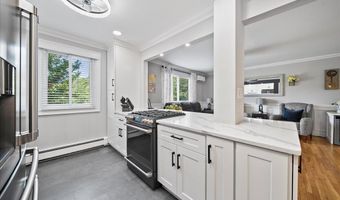 200 Merrick Rd R, Amityville, NY 11701