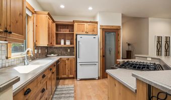 60836 Yellow Leaf St, Bend, OR 97702