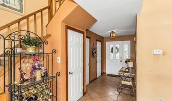 4 Victoria Dr, Amityville, NY 11701