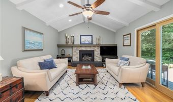 68 Daniel Dr, North Kingstown, RI 02852