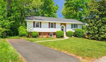 8502 WOODBINE Ln, Annandale, VA 22003