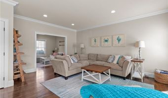 5 Lowndes St, Newport, RI 02840